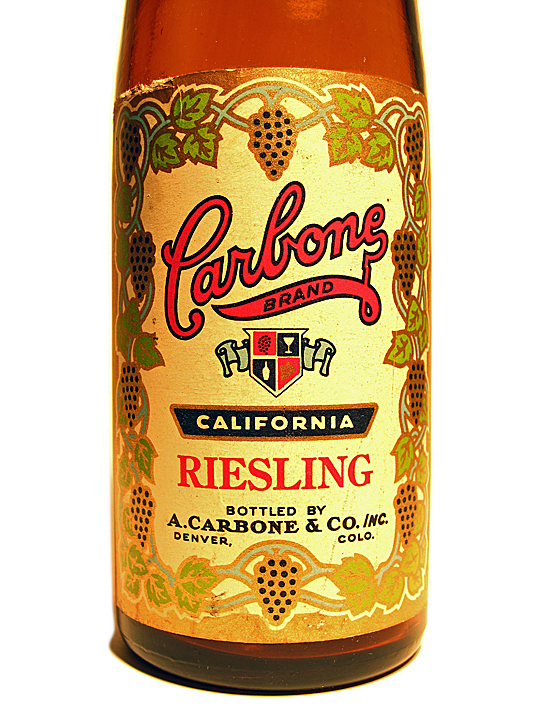 Carbone Wine 24-Oz. Riesling Label, close up